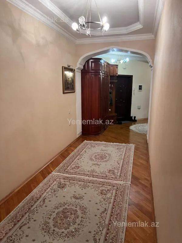 Satılır 4 otaqlı yeni tikili 194 m²