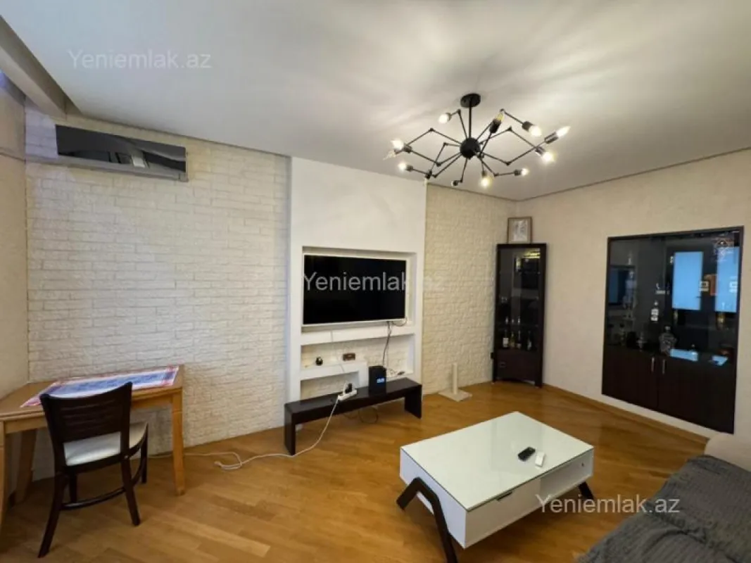 Satılır 3 otaqlı köhnə tikili 75 m²
