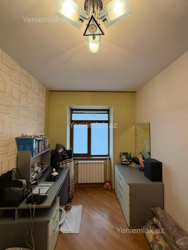 Satılır 3 otaqlı köhnə tikili 75 m²