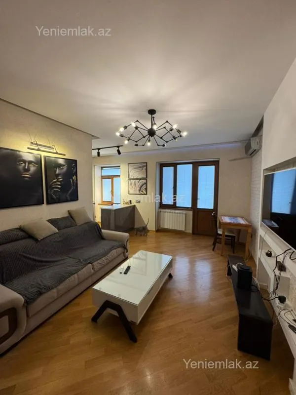 Satılır 3 otaqlı köhnə tikili 75 m²