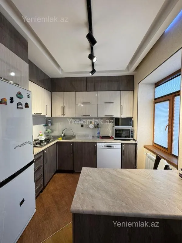Satılır 3 otaqlı köhnə tikili 75 m²