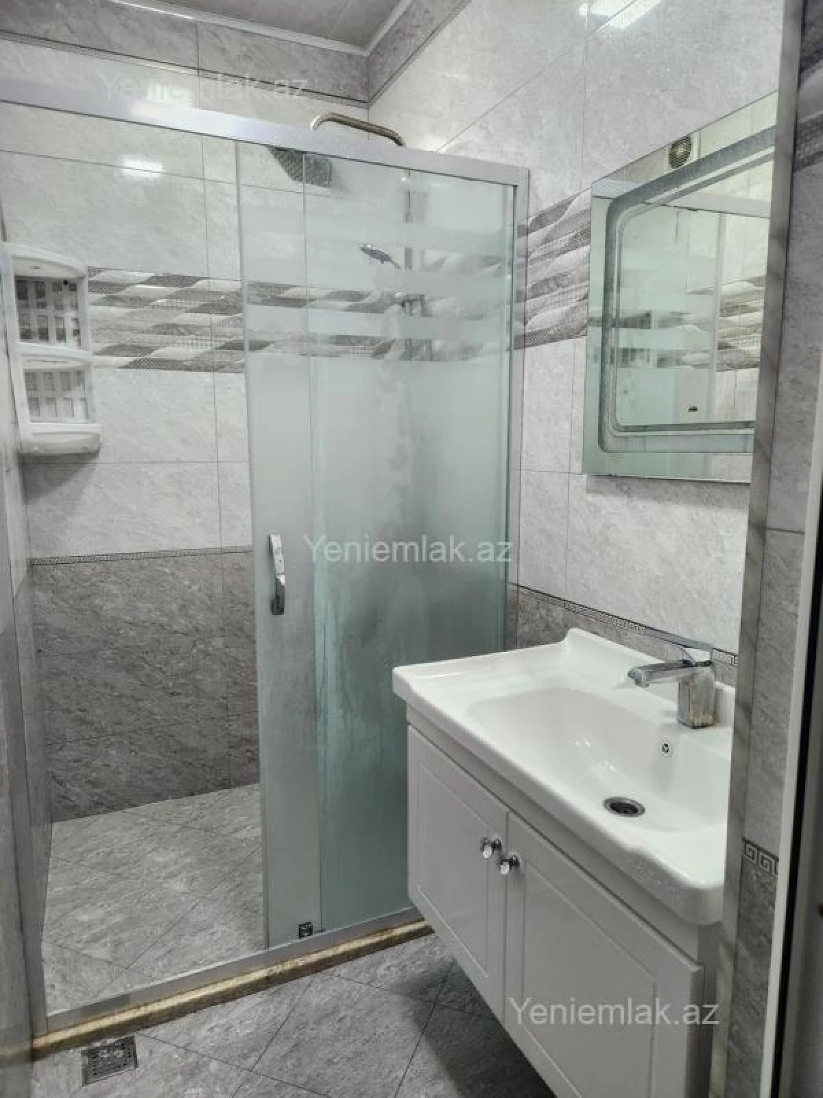 Satılır 3 otaqlı köhnə tikili 90 m²