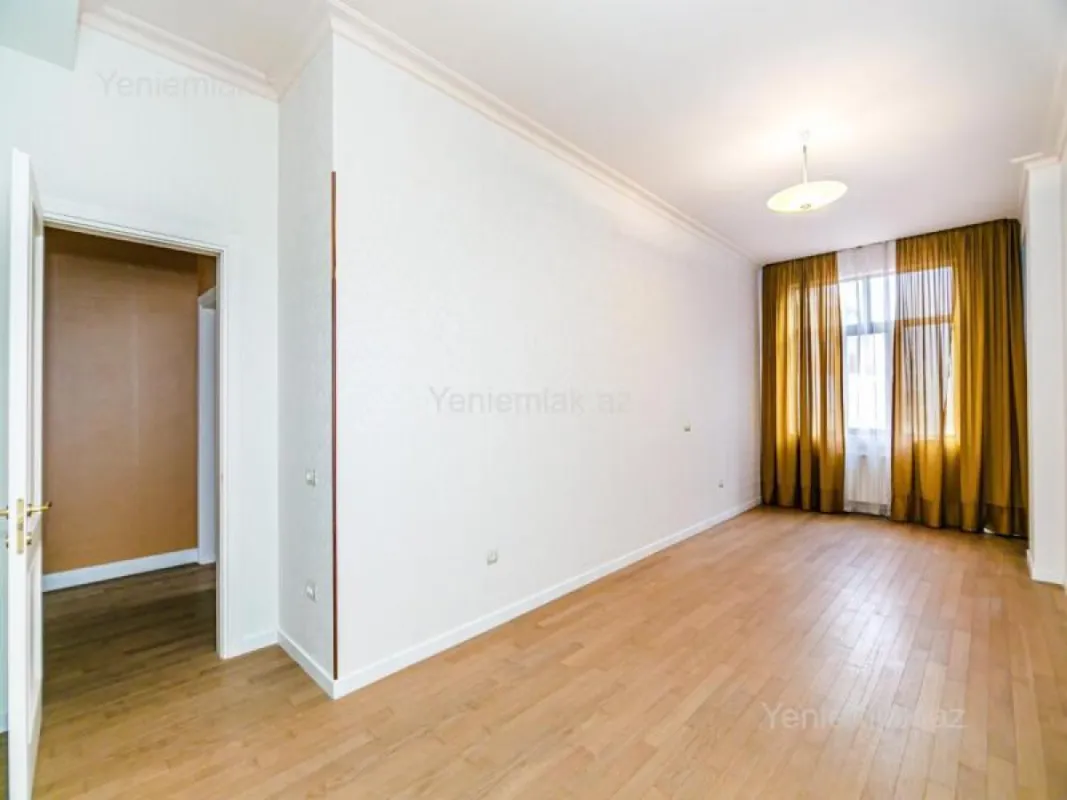 Satılır 3 otaqlı yeni tikili 160 m²