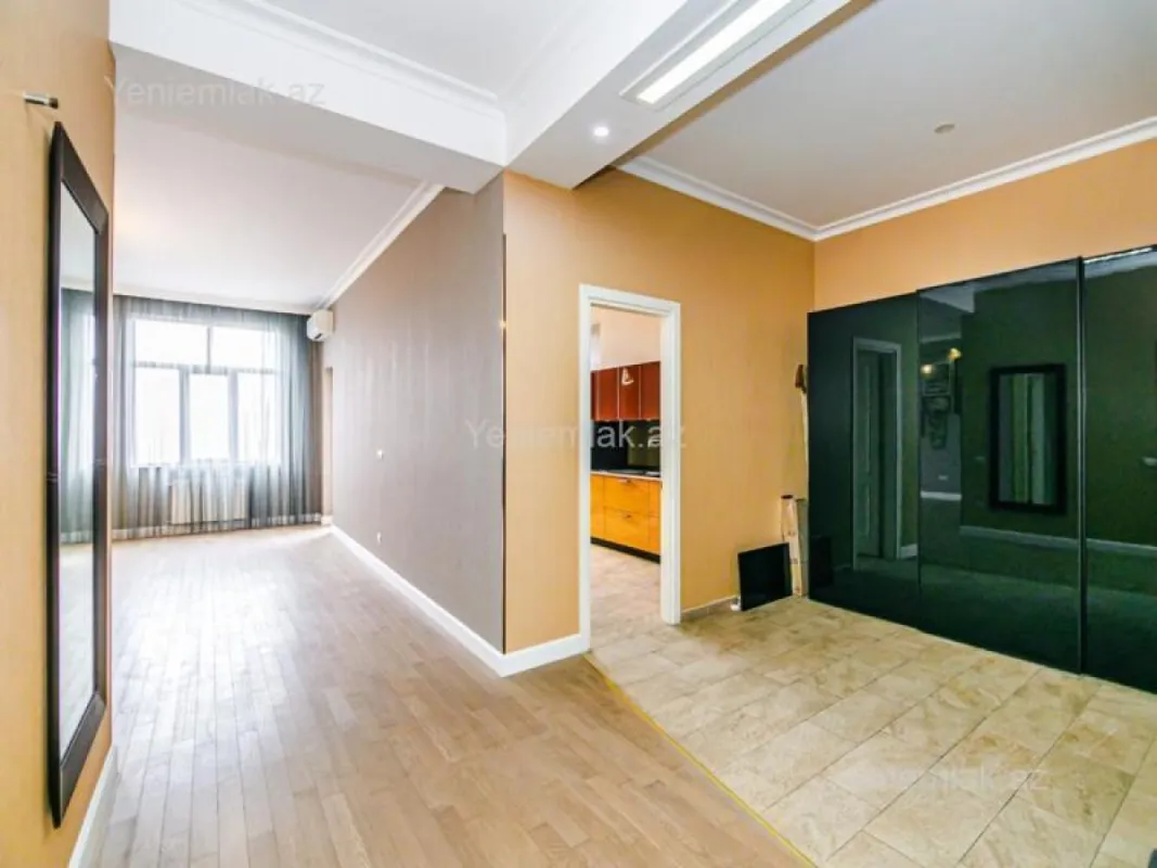 Satılır 3 otaqlı yeni tikili 160 m²