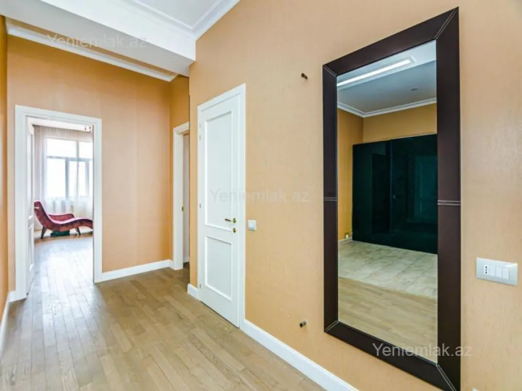 Satılır 3 otaqlı yeni tikili 160 m²