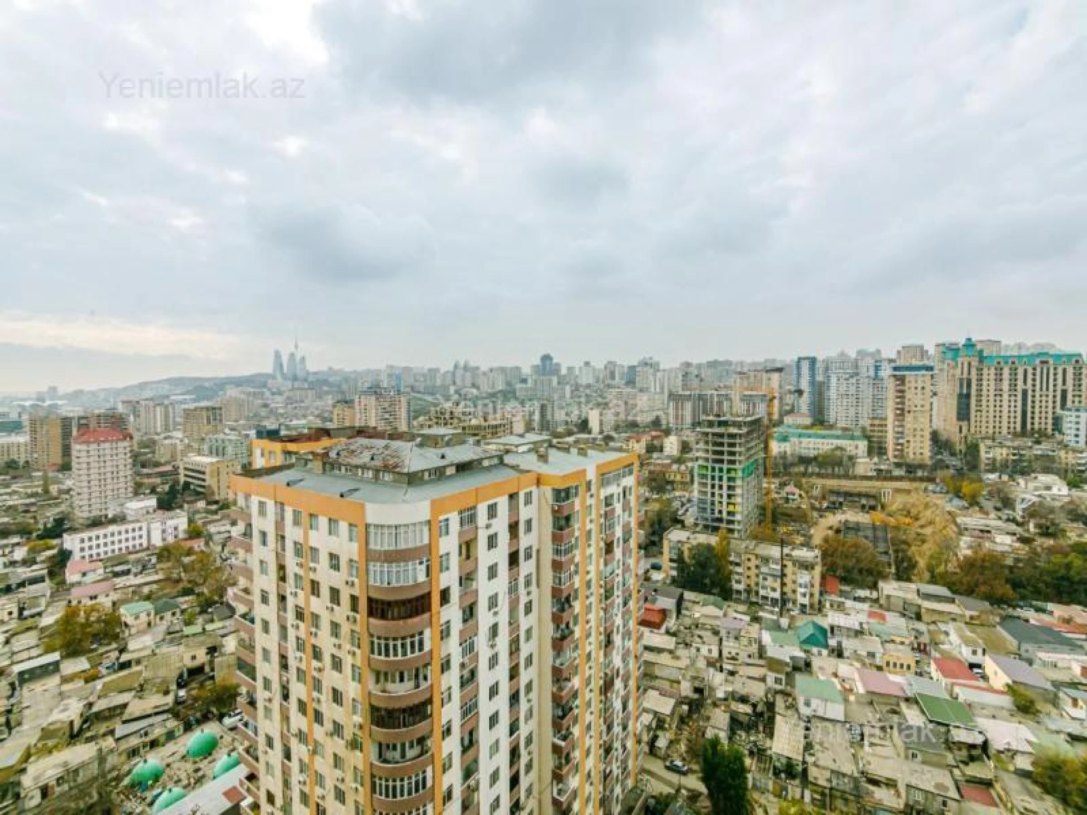 Satılır 3 otaqlı yeni tikili 160 m²