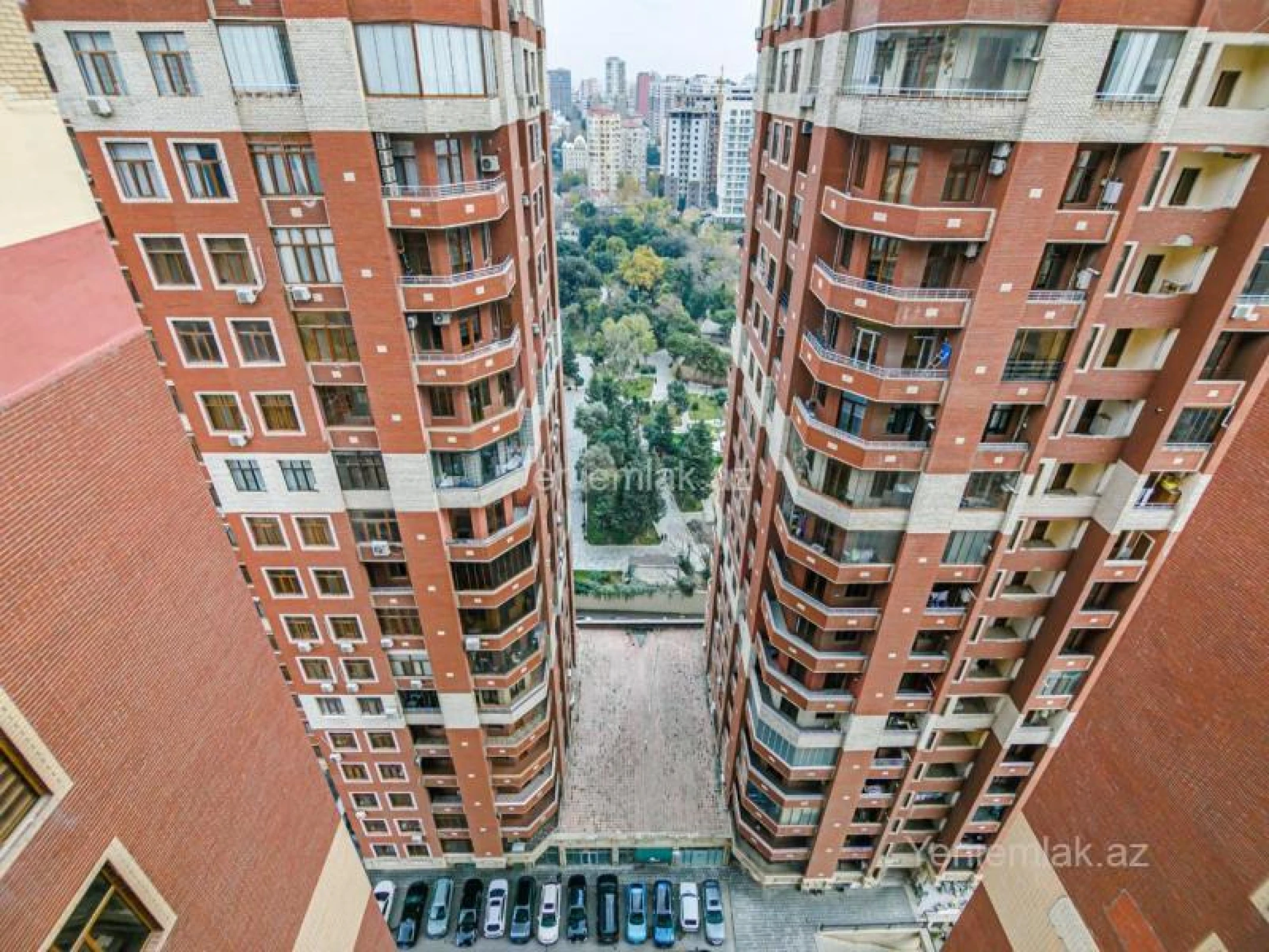 Satılır 3 otaqlı yeni tikili 160 m²