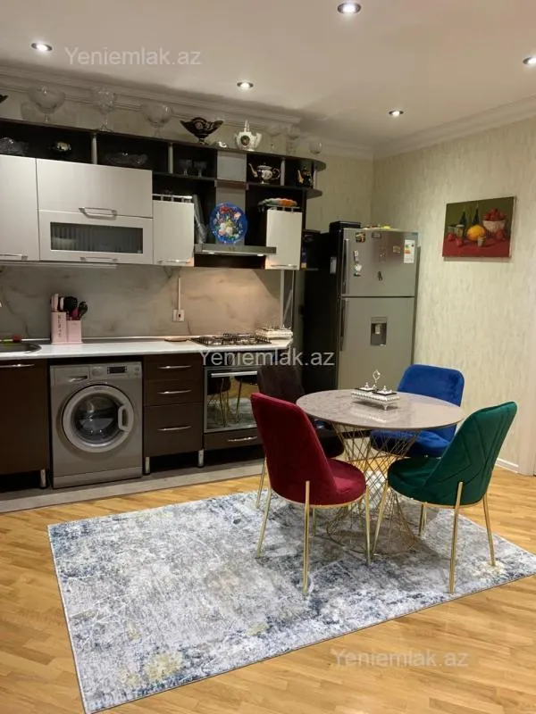 Satılır 3 otaqlı yeni tikili 85 m²