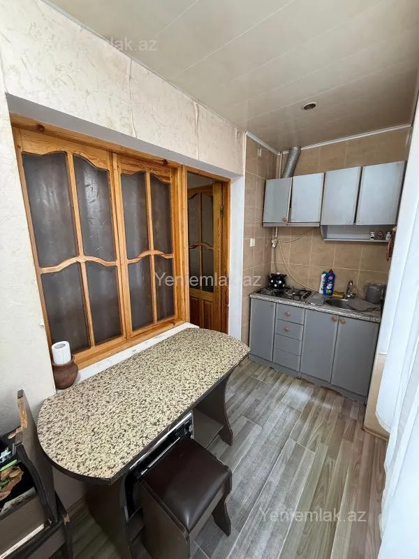 Satılır 2 otaqlı köhnə tikili 55 m²