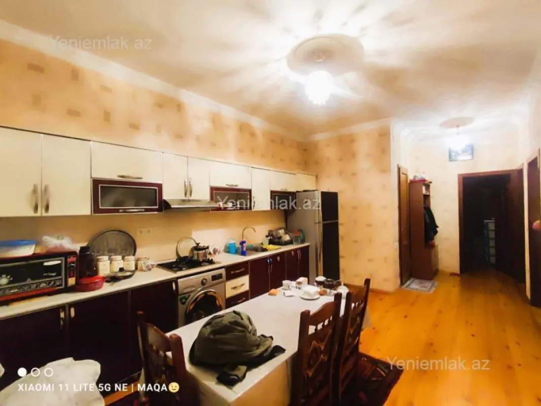 Satılır 3 otaqlı həyət evi 200 m²