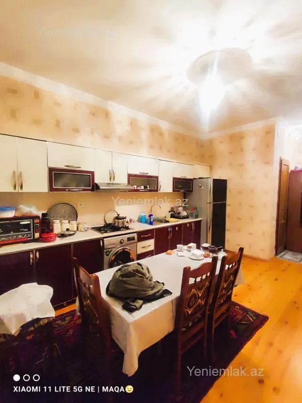 Satılır 3 otaqlı həyət evi 200 m²