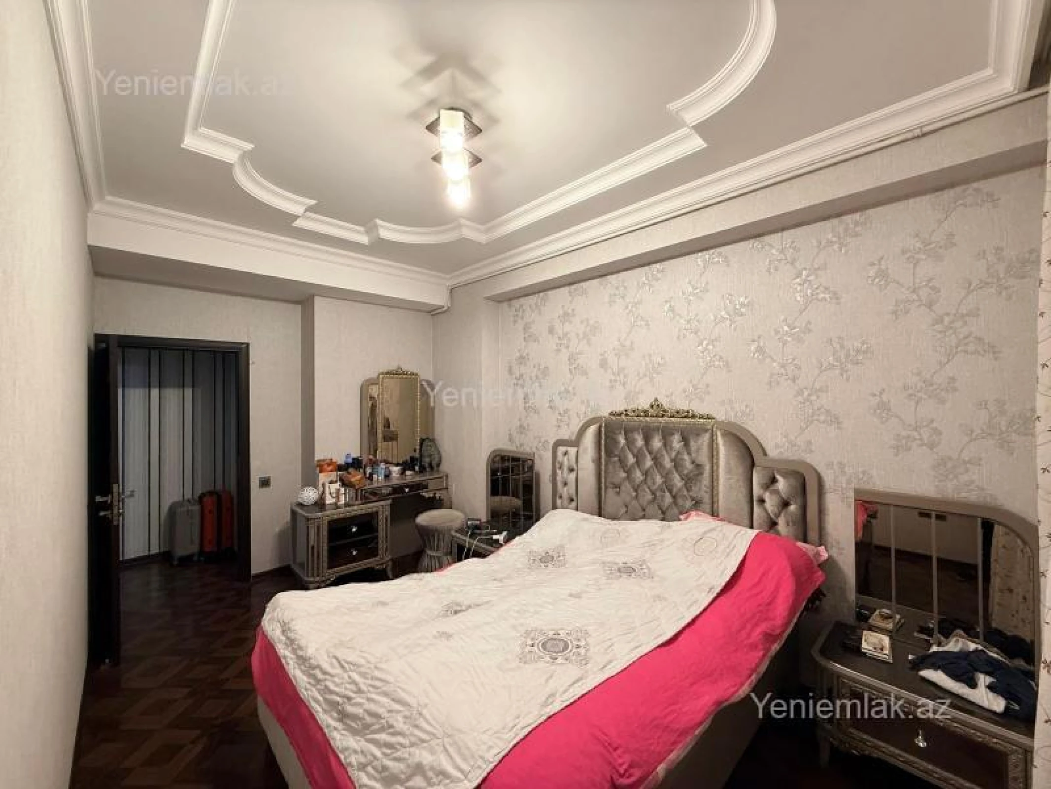 Satılır 2 otaqlı yeni tikili 72 m²