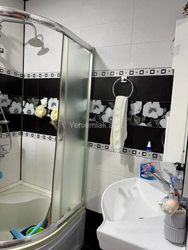 Satılır 2 otaqlı yeni tikili 100 m²