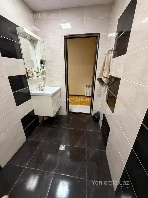 Satılır 3 otaqlı yeni tikili 125 m²