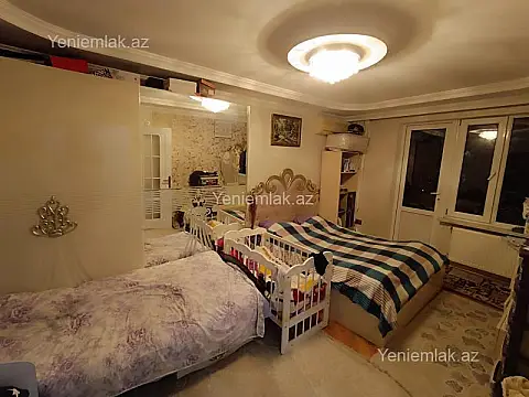 Satılır 3 otaqlı köhnə tikili 90 m²