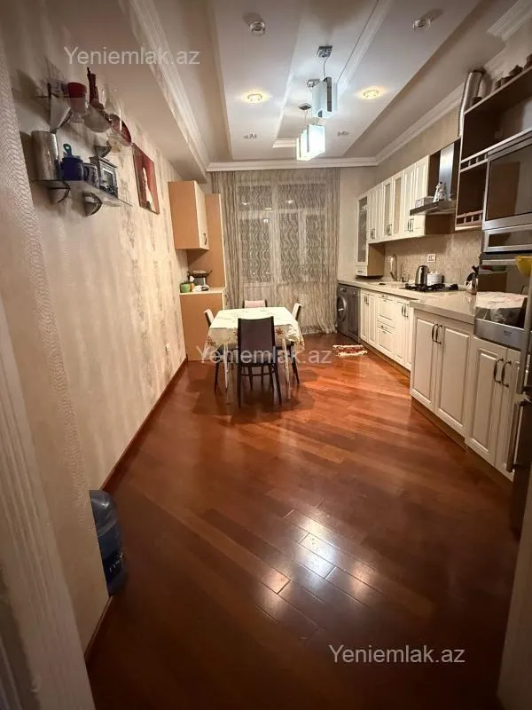 Satılır 3 otaqlı yeni tikili 155 m²
