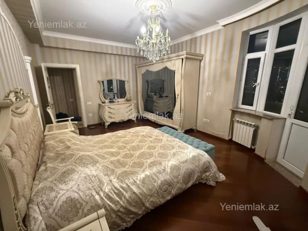 Satılır 3 otaqlı yeni tikili 155 m²