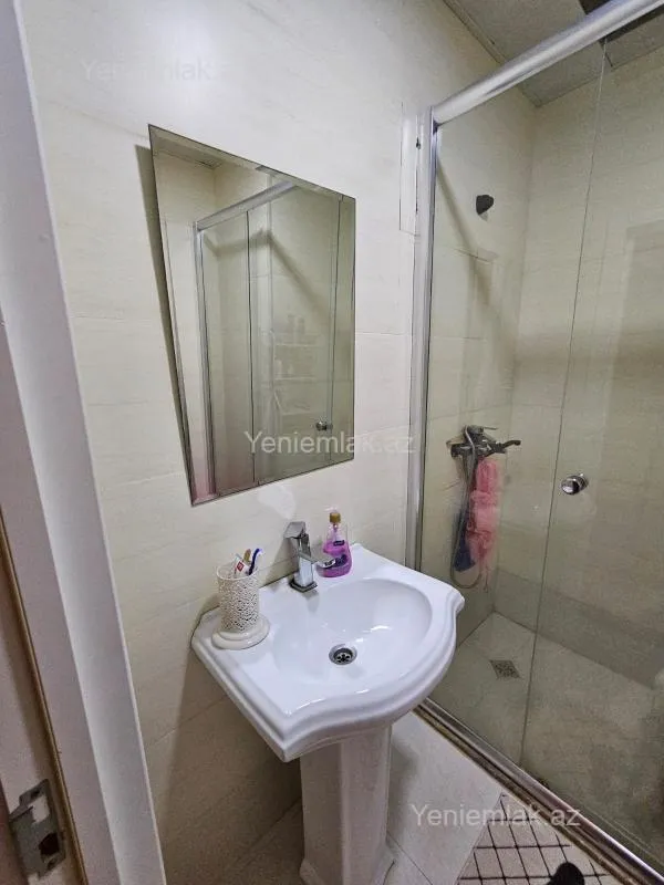 Satılır 3 otaqlı köhnə tikili 109 m²