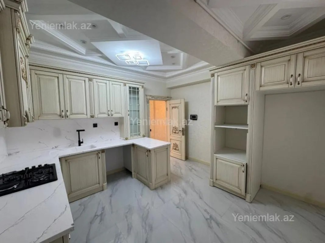 Satılır 4 otaqlı yeni tikili 130 m²