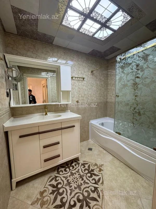 Satılır 4 otaqlı yeni tikili 130 m²