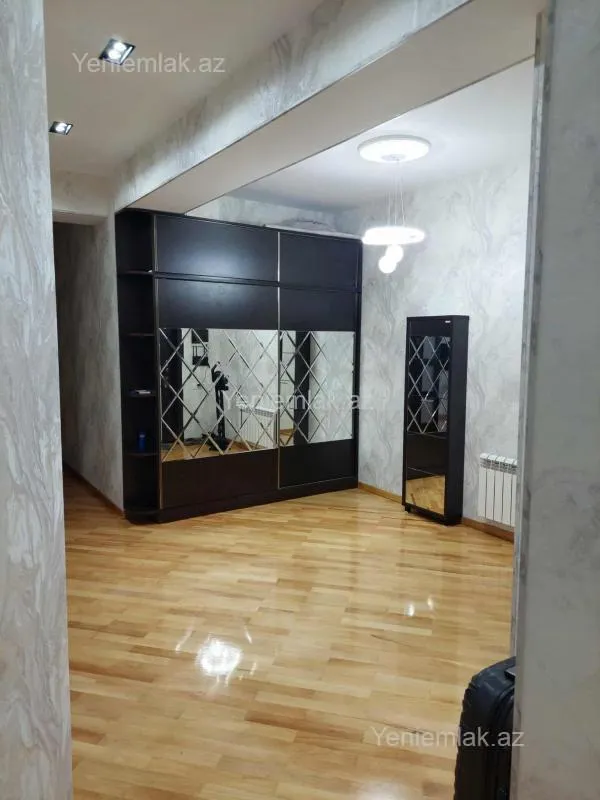 Satılır 3 otaqlı yeni tikili 120 m²