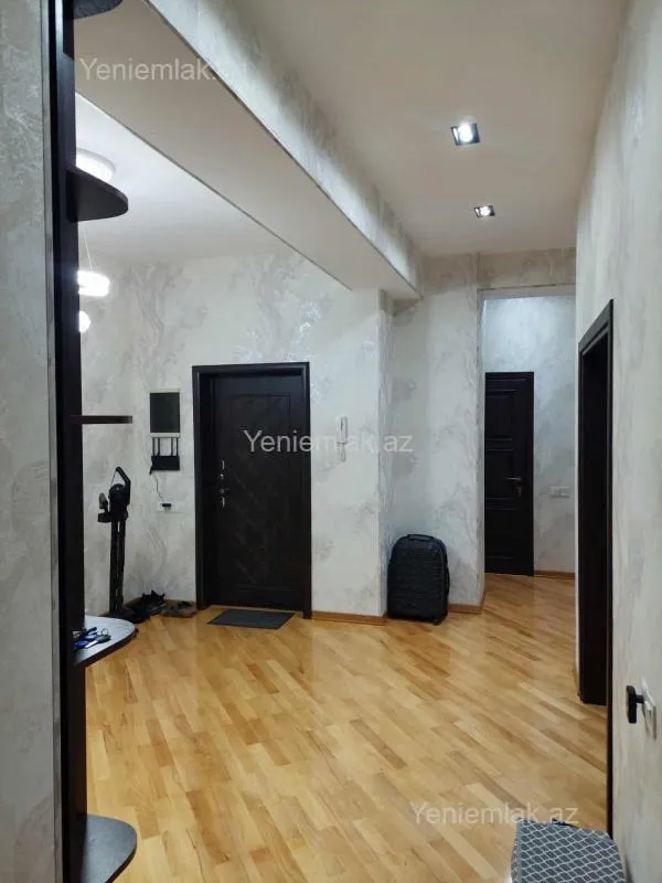 Satılır 3 otaqlı yeni tikili 120 m²