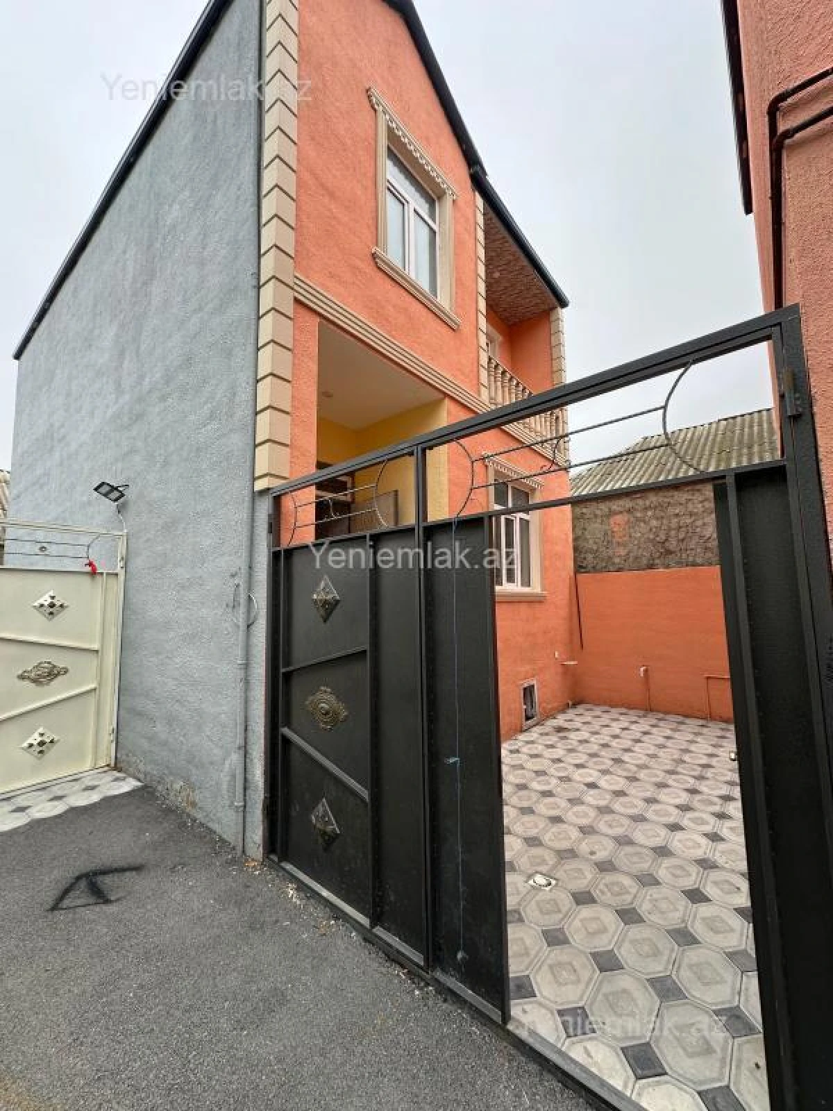 Satılır 4 otaqlı həyət evi 140 m²