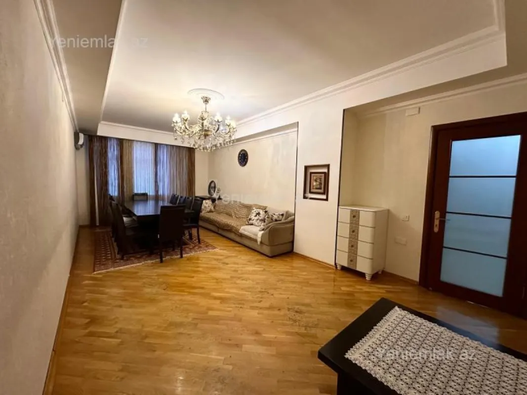 Satılır 3 otaqlı yeni tikili 120 m²