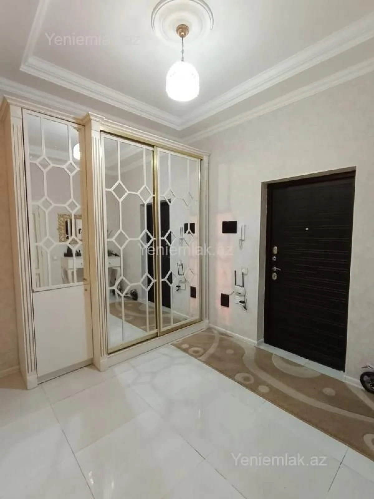 Satılır 3 otaqlı yeni tikili 130 m²