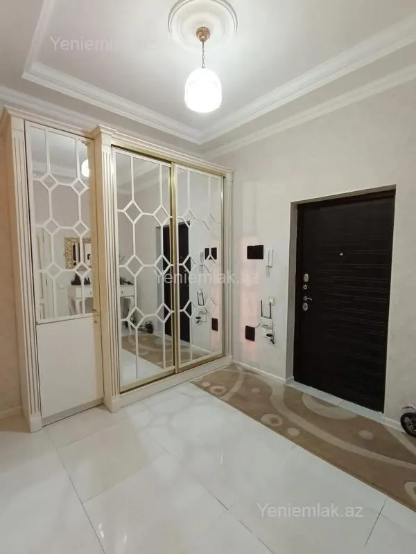 Satılır 3 otaqlı yeni tikili 130 m²