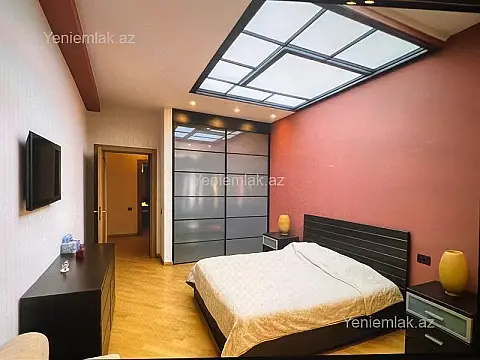 Satılır 4 otaqlı yeni tikili 200 m²