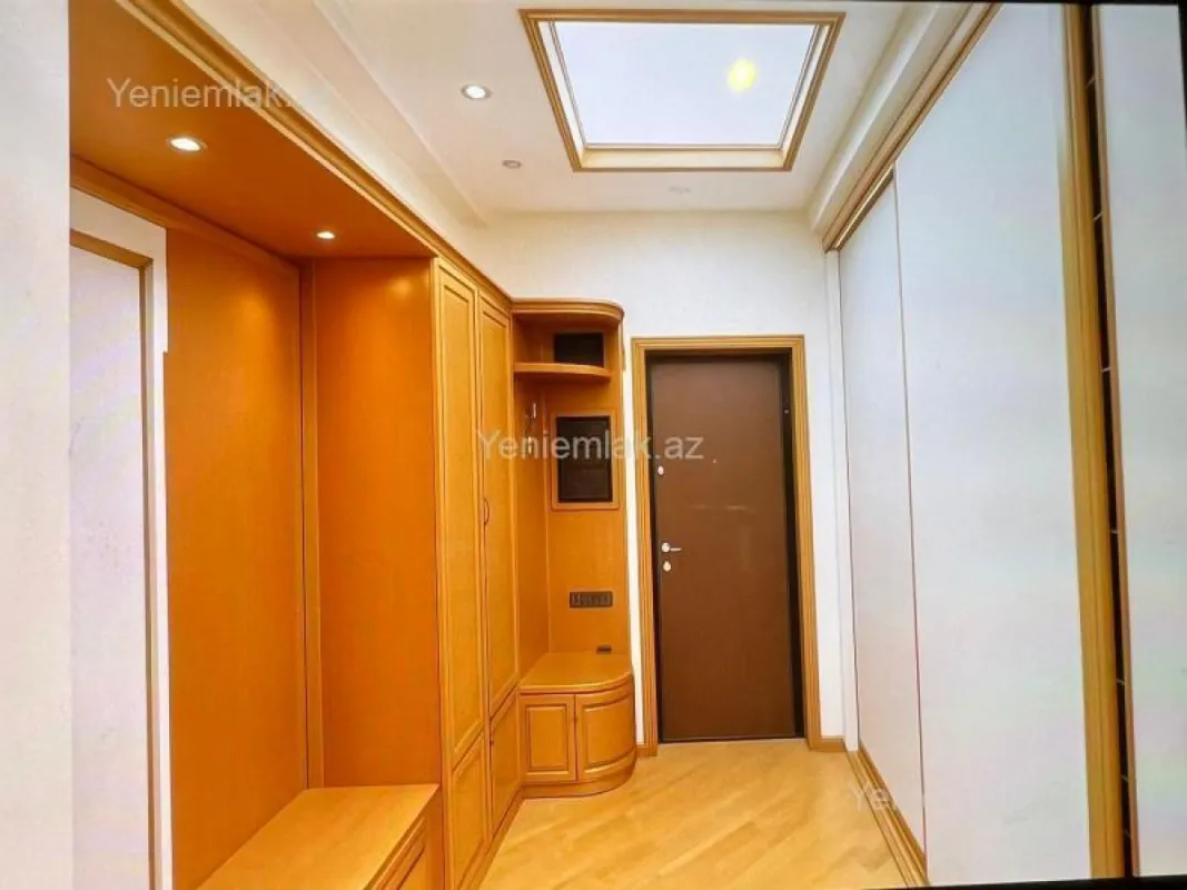 Satılır 4 otaqlı yeni tikili 200 m²