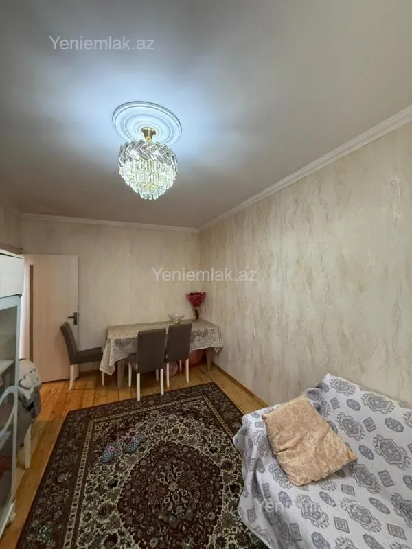 Satılır 2 otaqlı köhnə tikili 55 m²