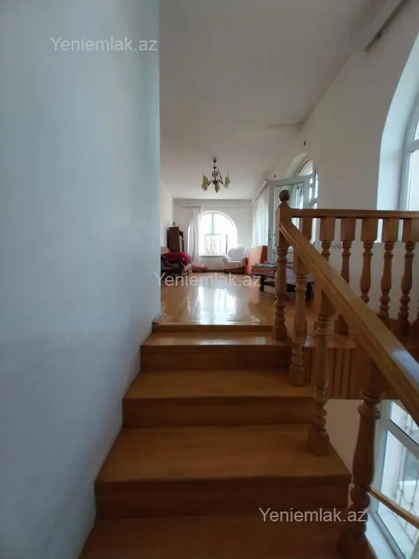 Satılır 5 otaqlı həyət evi 175 m²