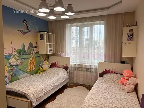 Satılır 3 otaqlı köhnə tikili 80 m²