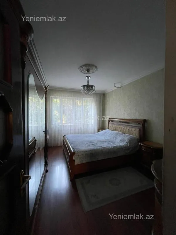 Satılır 4 otaqlı köhnə tikili 120 m²