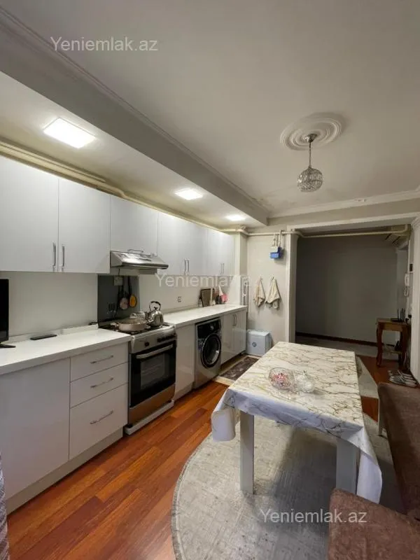 Satılır 4 otaqlı köhnə tikili 120 m²