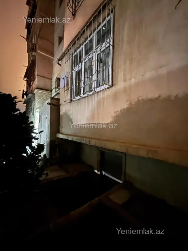Satılır 4 otaqlı köhnə tikili 120 m²