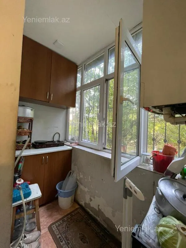 Satılır 4 otaqlı köhnə tikili 120 m²