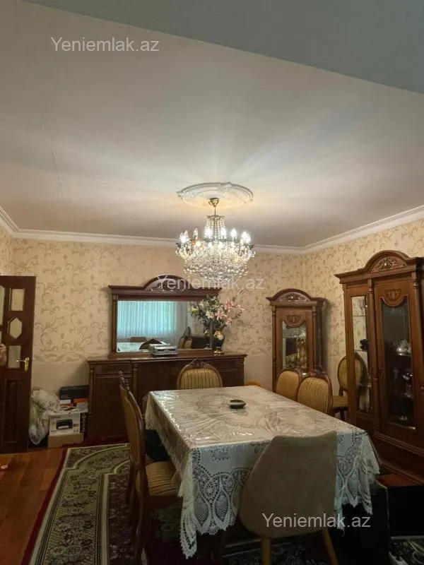 Satılır 4 otaqlı köhnə tikili 120 m²