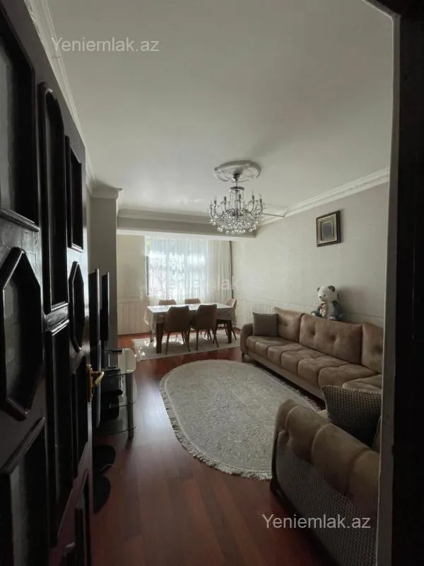 Satılır 4 otaqlı köhnə tikili 120 m²