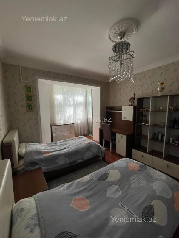Satılır 4 otaqlı köhnə tikili 120 m²