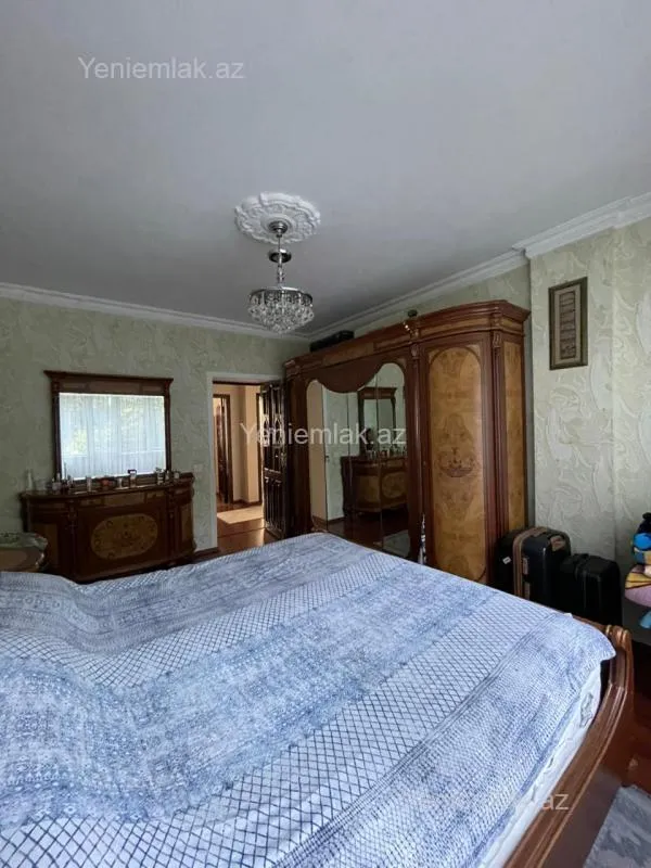 Satılır 4 otaqlı köhnə tikili 120 m²