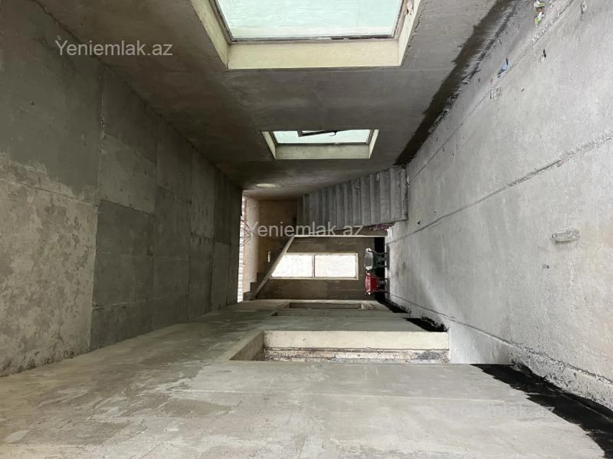 Satılır 4 otaqlı obyekt 320 m²