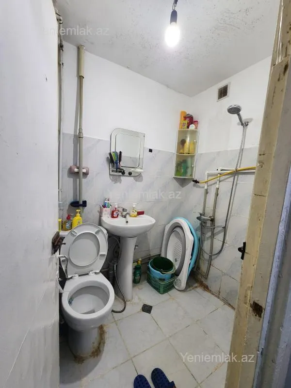 Satılır 1 otaqlı köhnə tikili 32 m²