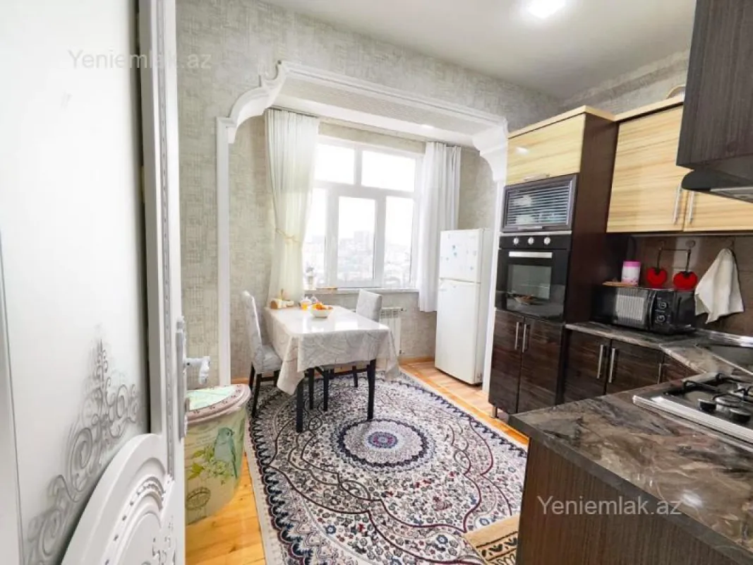 Satılır 3 otaqlı köhnə tikili 80 m²
