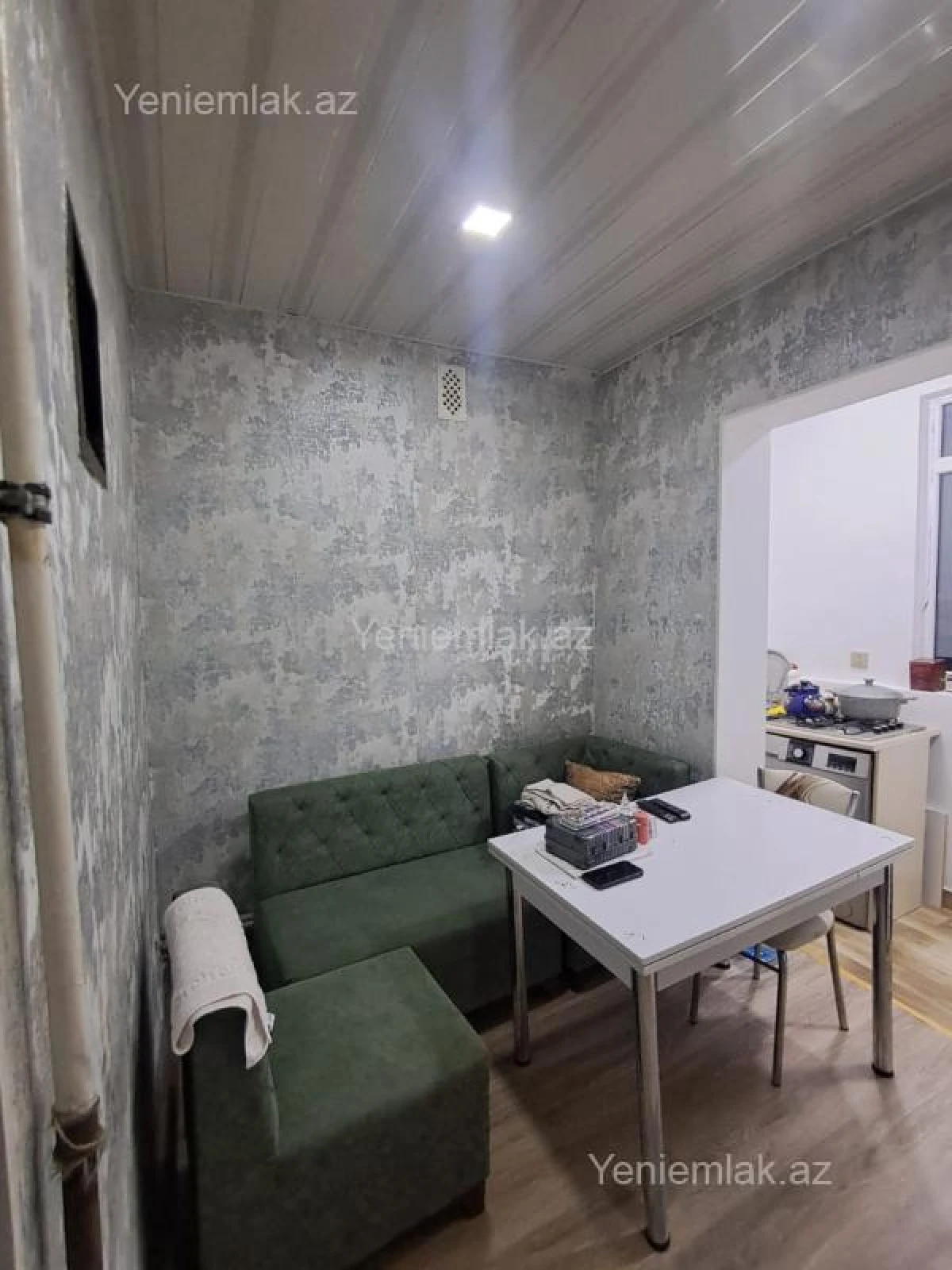 Satılır 2 otaqlı köhnə tikili 56 m²