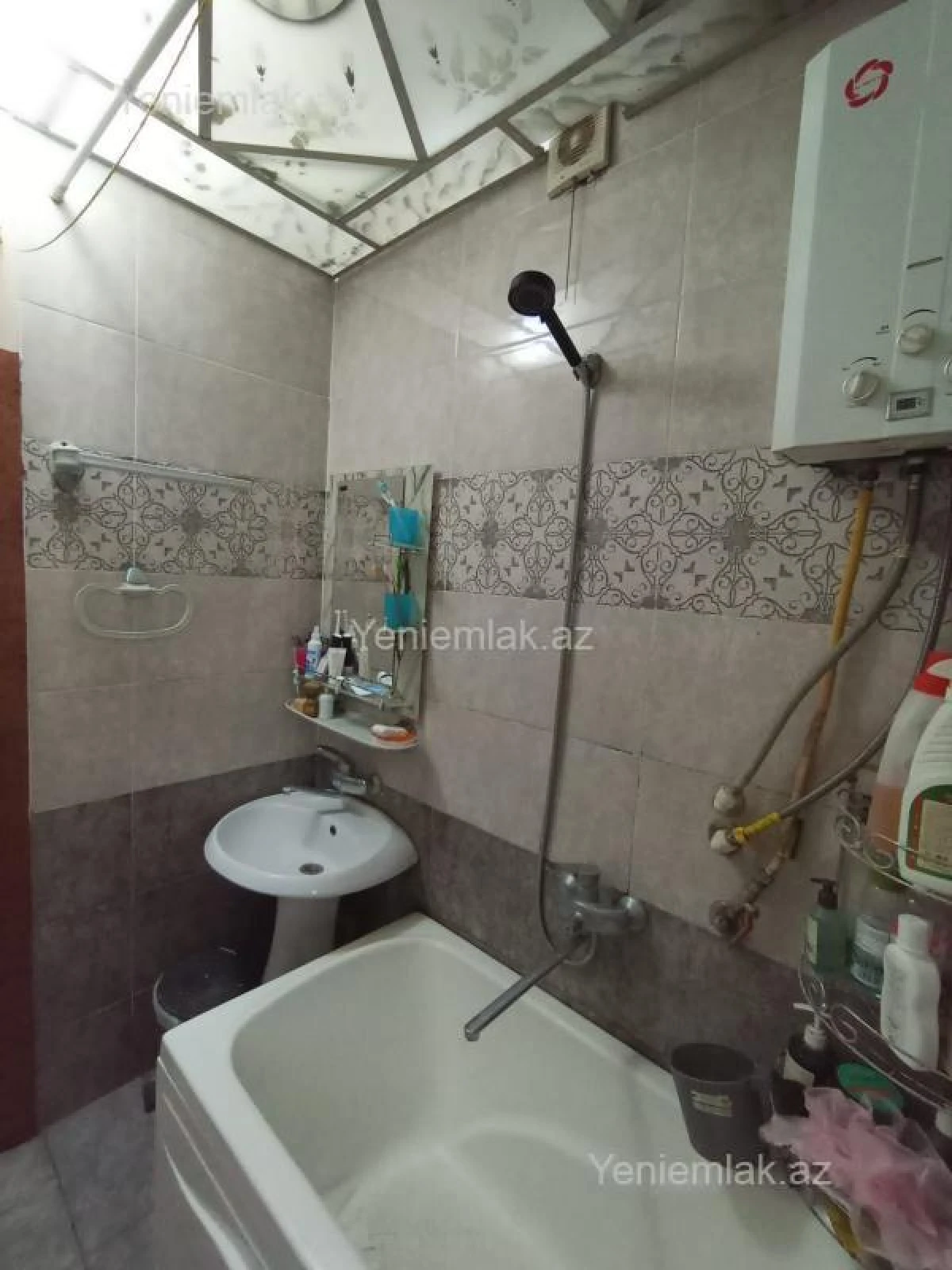 Satılır 3 otaqlı köhnə tikili 70 m²