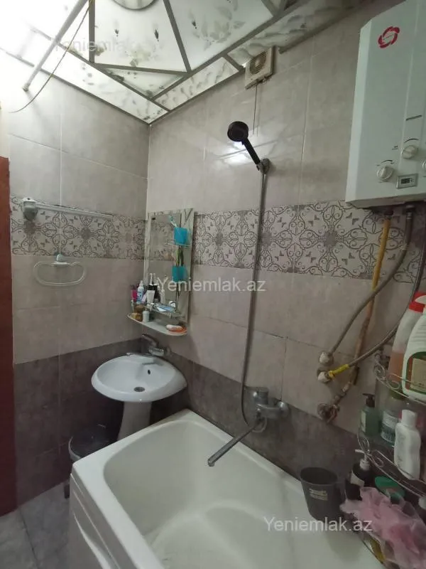 Satılır 3 otaqlı köhnə tikili 70 m²