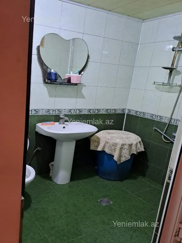 Satılır 5 otaqlı köhnə tikili 120 m²